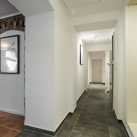 Urban Base For 8 In Mitte Apartment