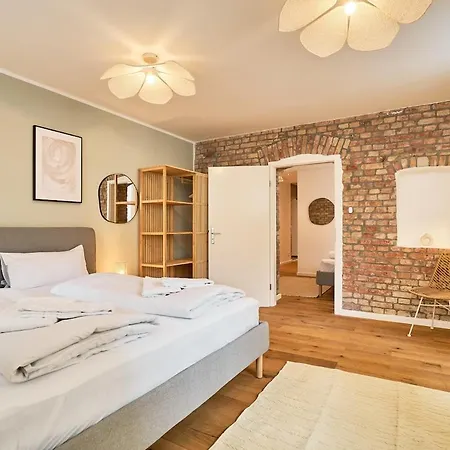 Urban Base For 8 In Mitte *