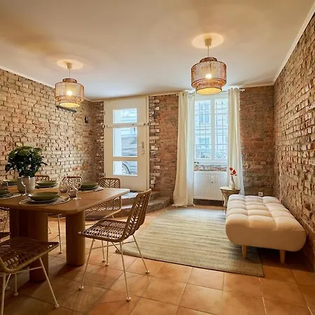 Urban Base For 8 In Mitte Apartment Berlin