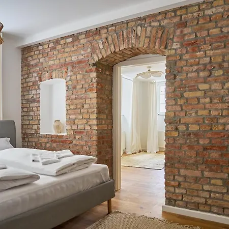 Urban Base For 8 In Mitte Apartment Berlin