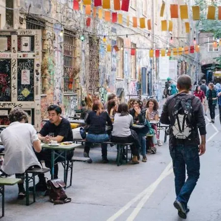 Urban Base For 8 In Mitte