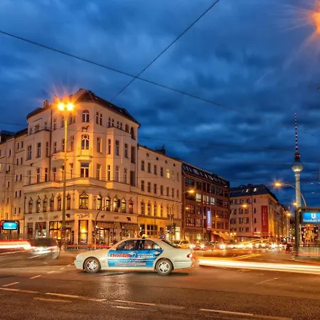 Urban Base For 9 In Mitte Appartement