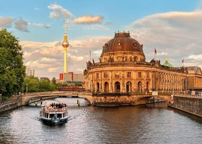 Urban Base For 9 In Mitte * Berlin