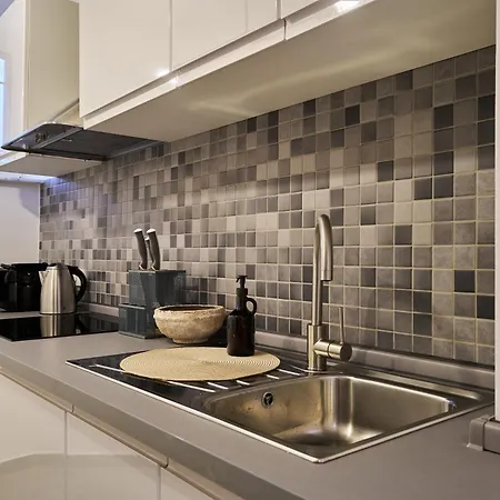 Urban Base For 9 In Mitte Apartman